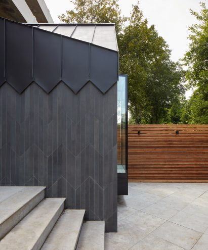 Merrett Houmøller Architects has renovated and extended a townhouse in north London