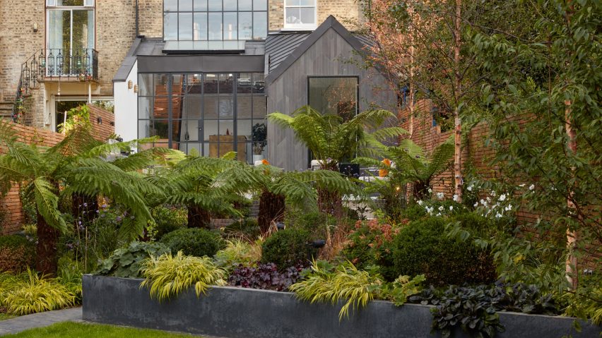 Merrett Houmøller Architects has renovated and extended a townhouse in north London
