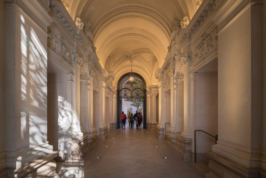 Foster + Partners' unveils Apple Store on Champs-Élysées in Paris