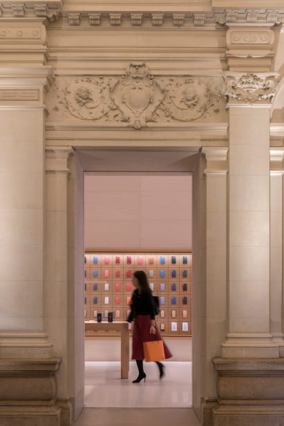 Foster + Partners' unveils Apple Store on Champs-Élysées in Paris