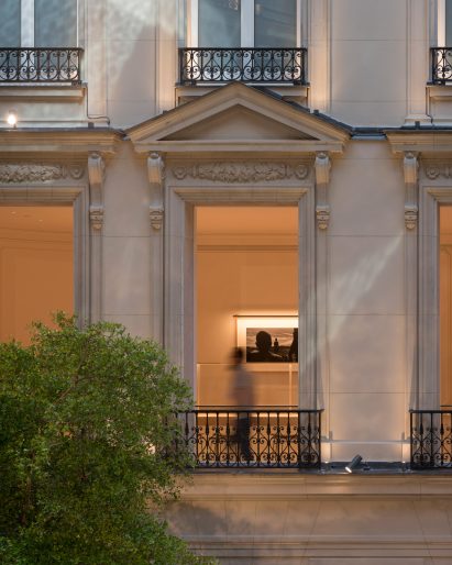 Foster + Partners' unveils Apple Store on Champs-Élysées in Paris