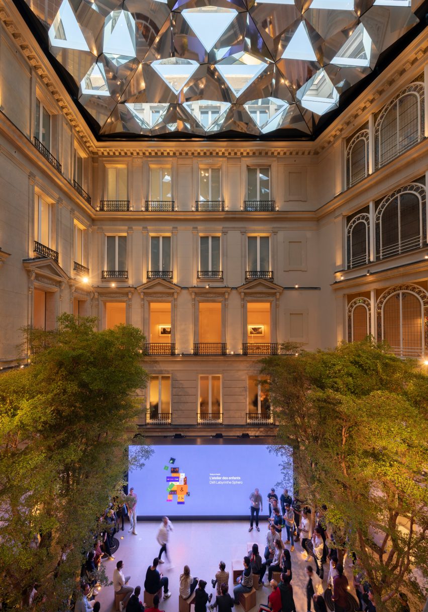Foster + Partners' unveils Apple Store on Champs-Élysées in Paris