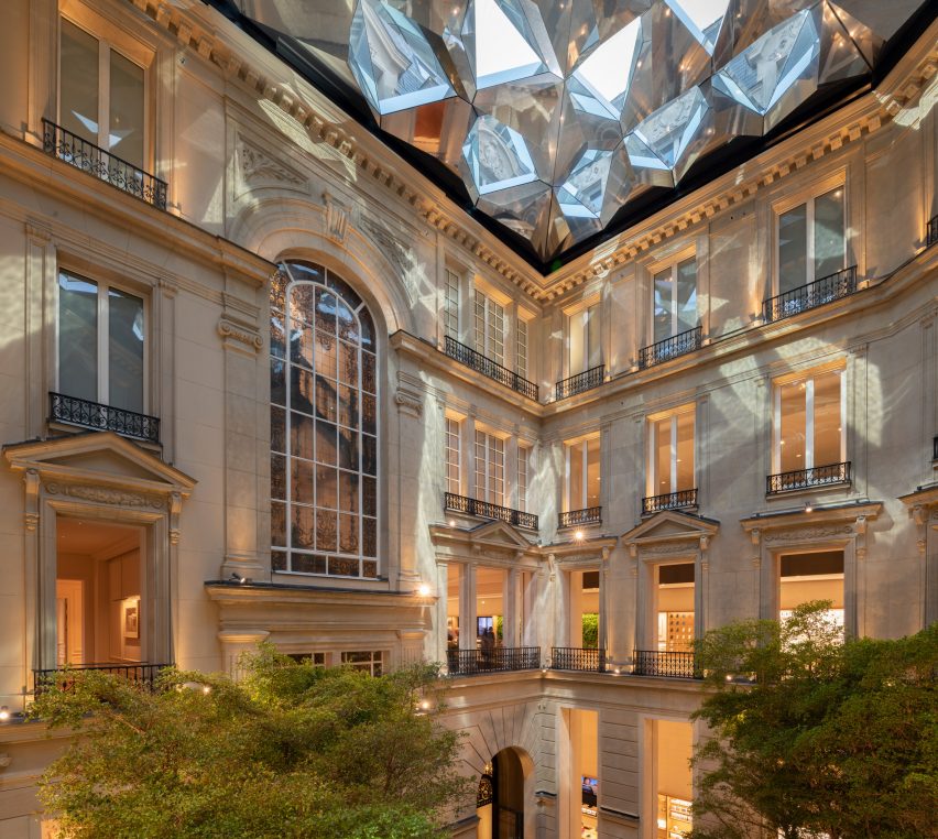 Foster + Partners' unveils Apple Store on Champs-Élysées in Paris