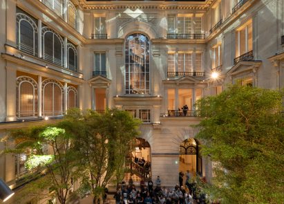 Foster + Partners' unveils Apple Store on Champs-Élysées in Paris