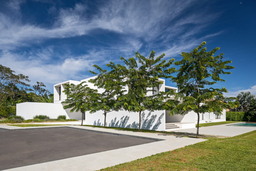 House of Courtyards by Bloco Arquitetos