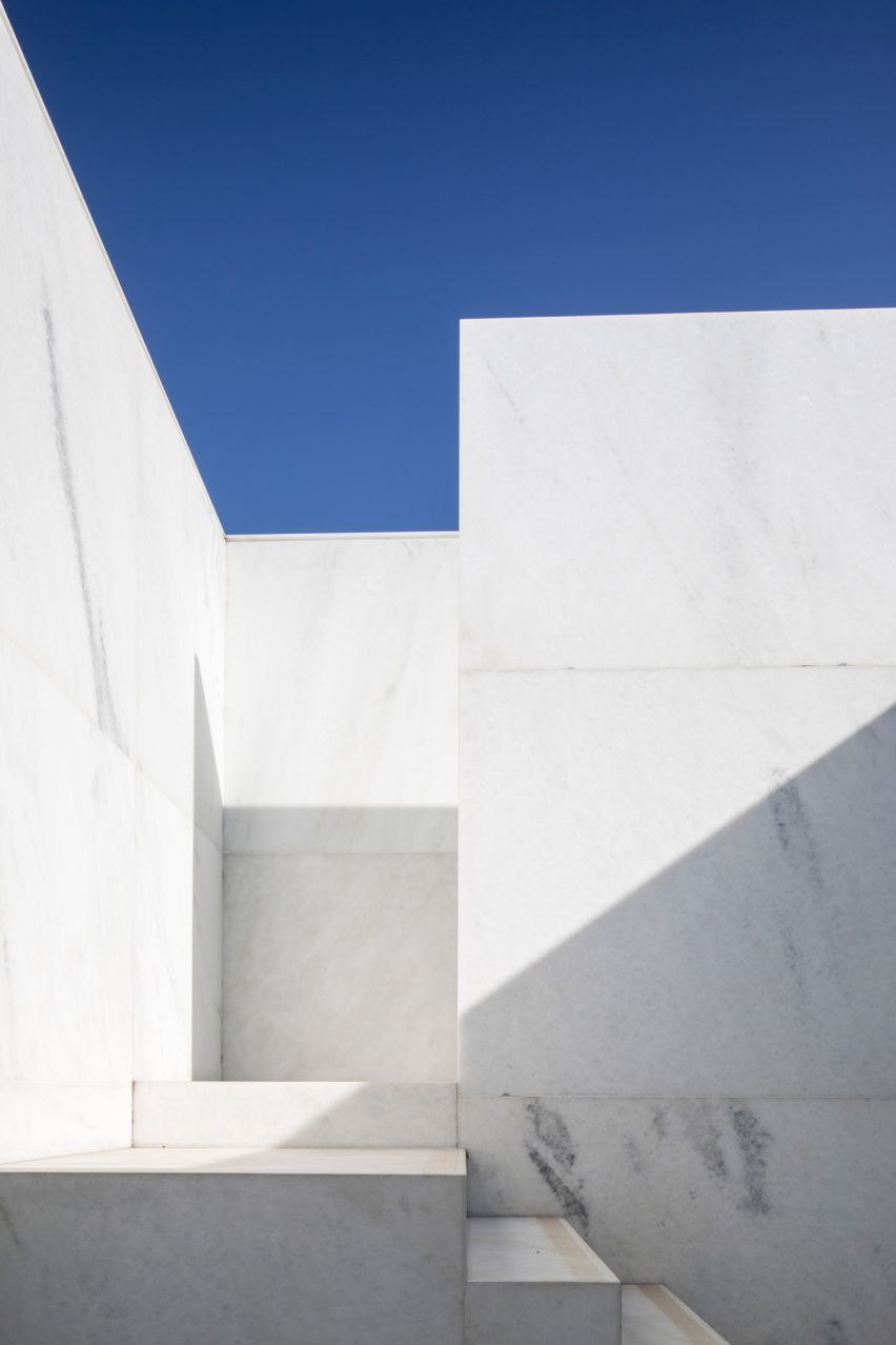 House of Courtyards by Bloco Arquitetos