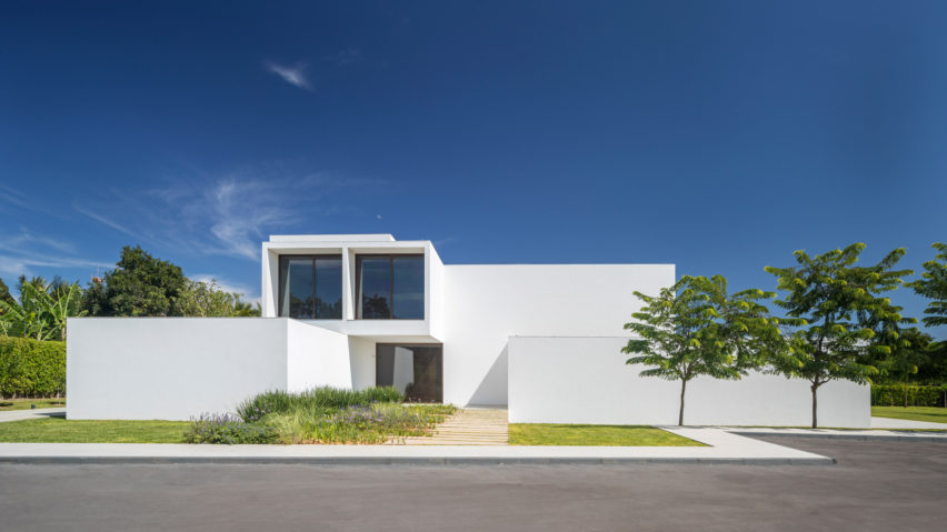 House of Courtyards by Bloco Arquitetos
