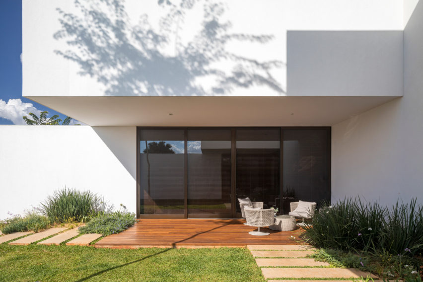 House of Courtyards by Bloco Arquitetos