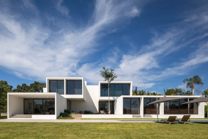 House of Courtyards by Bloco Arquitetos