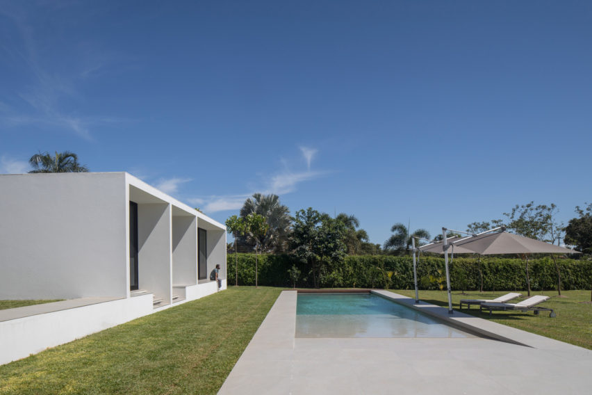House of Courtyards by Bloco Arquitetos