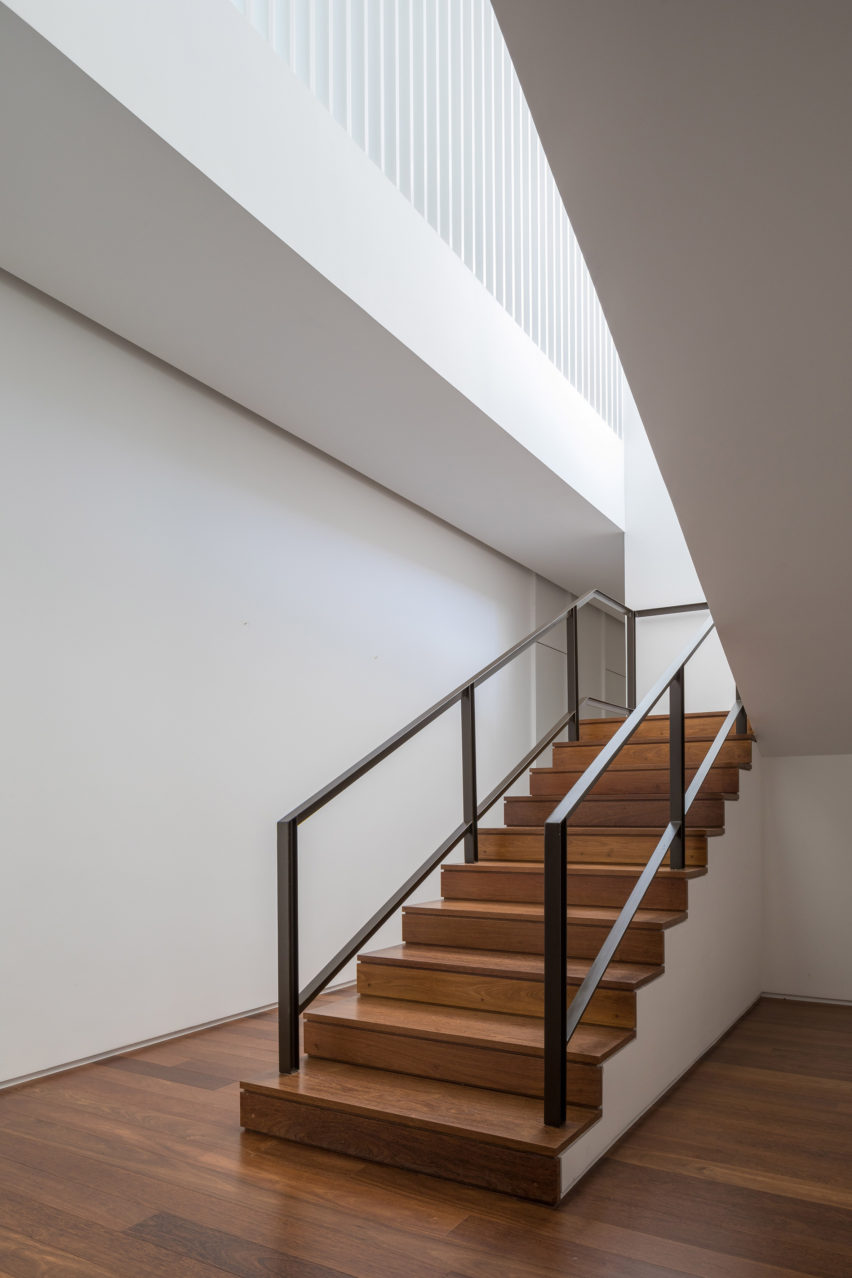 House of Courtyards by Bloco Arquitetos