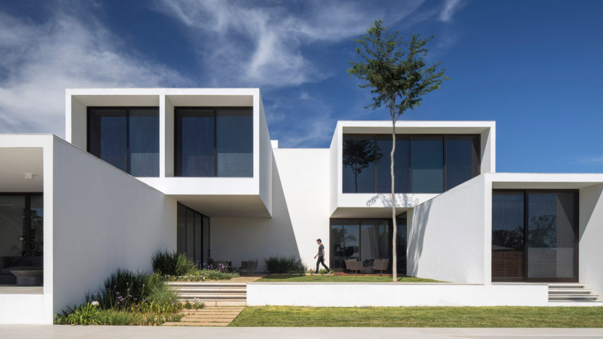 House of Courtyards by Bloco Arquitetos