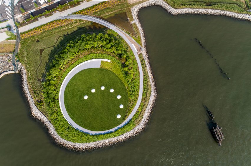 Hunter's Point by SWA/Balsley and Weiss Manfredi