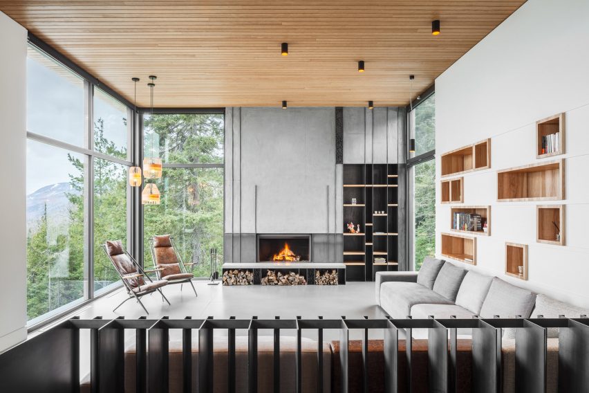 Long Horizontals by Thellend Fortin Architectes