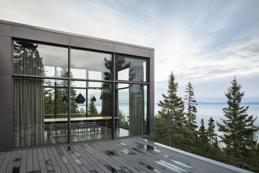 Long Horizontals by Thellend Fortin Architectes