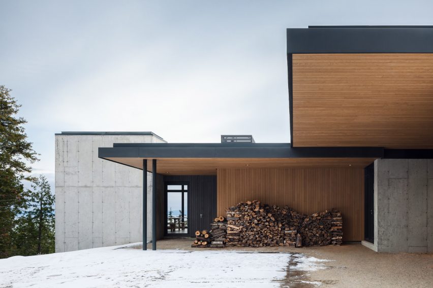 Long Horizontals by Thellend Fortin Architectes
