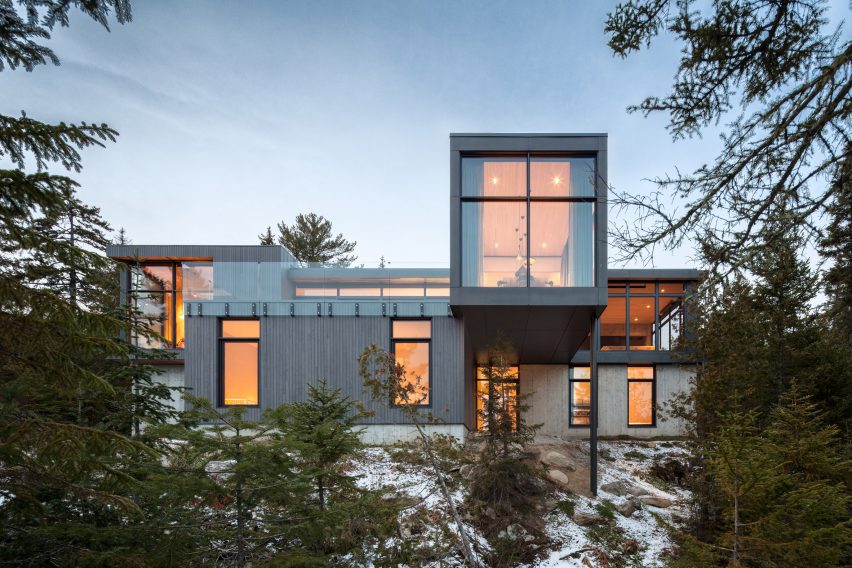 Long Horizontals by Thellend Fortin Architectes