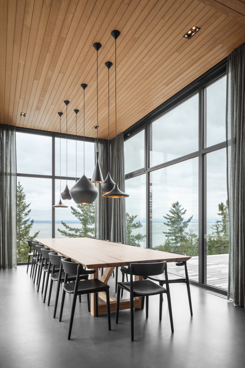 Long Horizontals by Thellend Fortin Architectes
