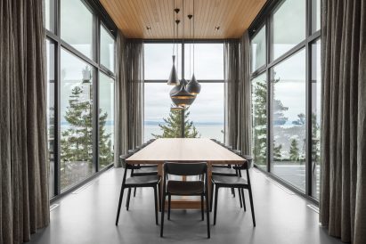 Long Horizontals by Thellend Fortin Architectes