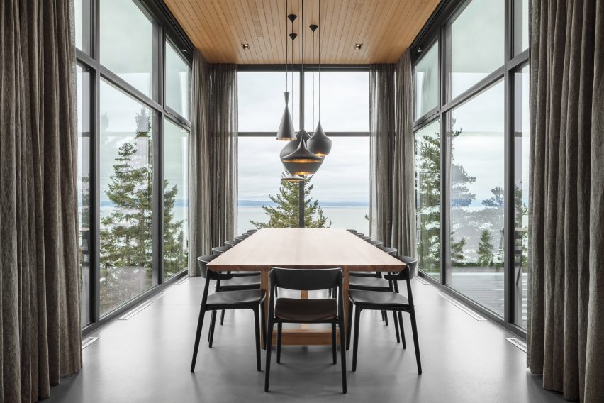 Long Horizontals by Thellend Fortin Architectes