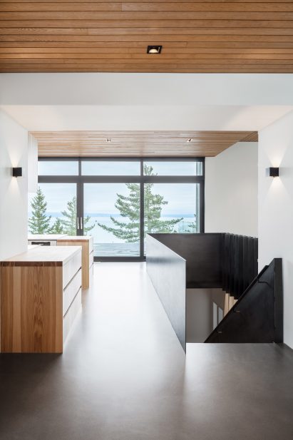 Long Horizontals by Thellend Fortin Architectes