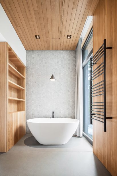 Long Horizontals by Thellend Fortin Architectes