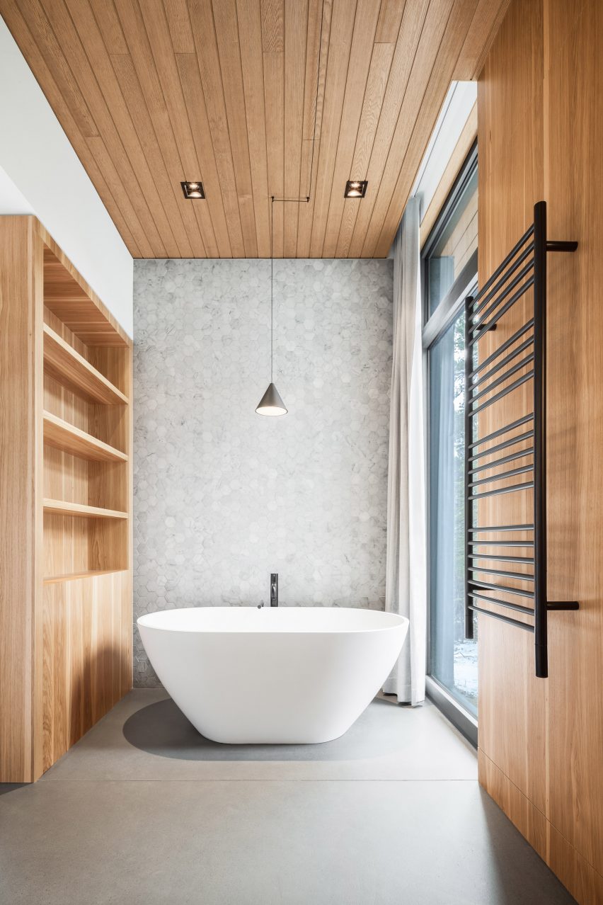 Long Horizontals by Thellend Fortin Architectes