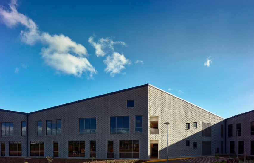 Administration and Allied Health Building at University of Hawaii by Perkins + Will