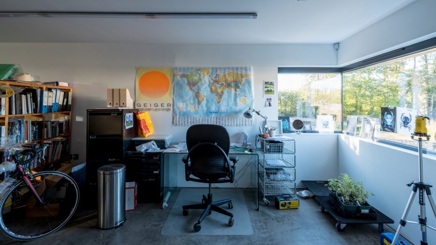 Process Gallery for British photographer Nick Veasey by Guy Holloway