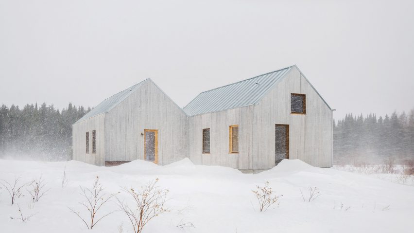 Atelier Pierre Thibault completes shed-like guesthouse in Quebec gardens