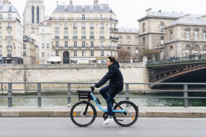 Zoov and Eliumstudio launch electric share bikes that lock together