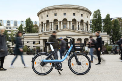Zoov and Eliumstudio launch electric share bikes that lock together