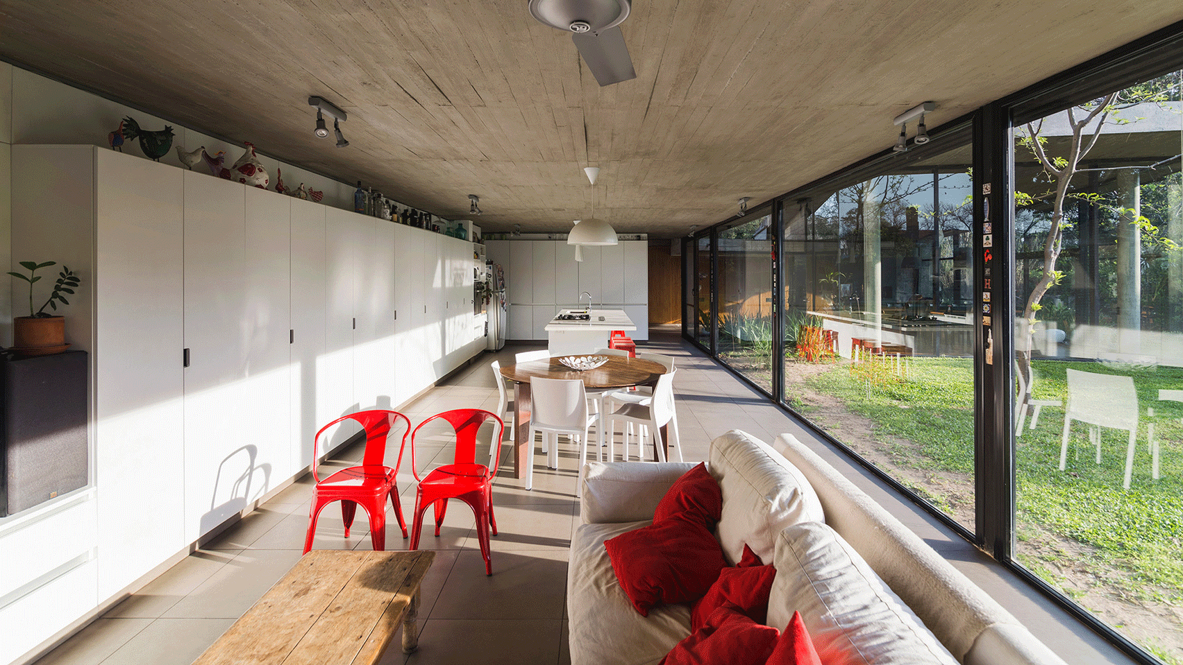 House CA by Pablo Gagliardo