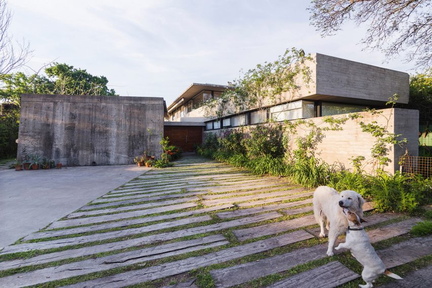 House CA by Pablo Gagliardo