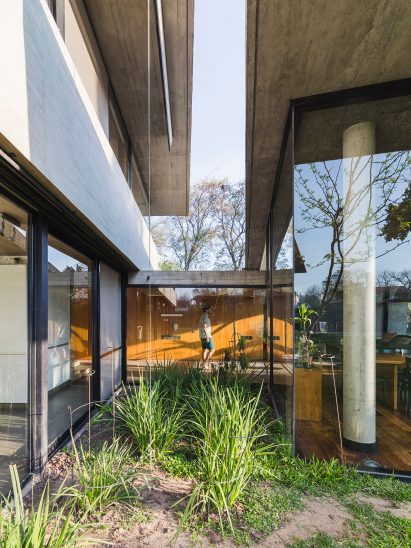 House CA by Pablo Gagliardo
