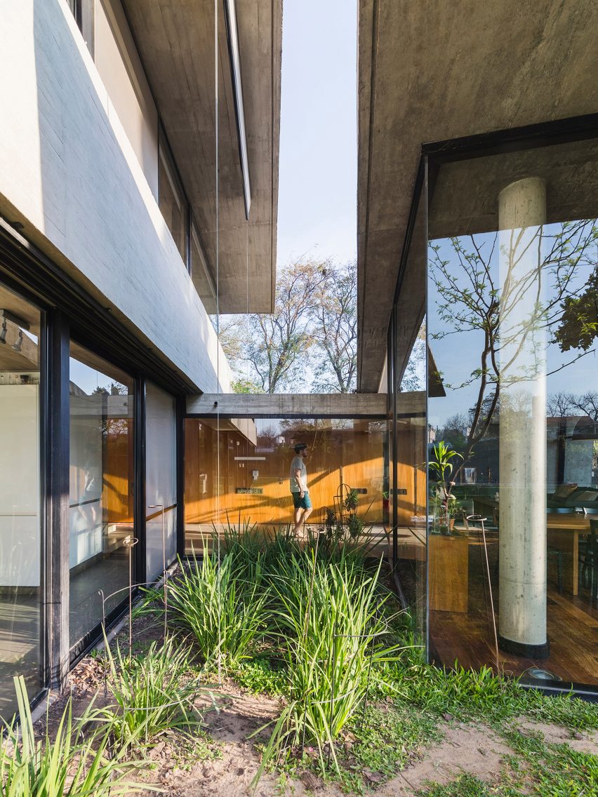 House CA by Pablo Gagliardo