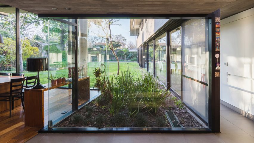House CA by Pablo Gagliardo