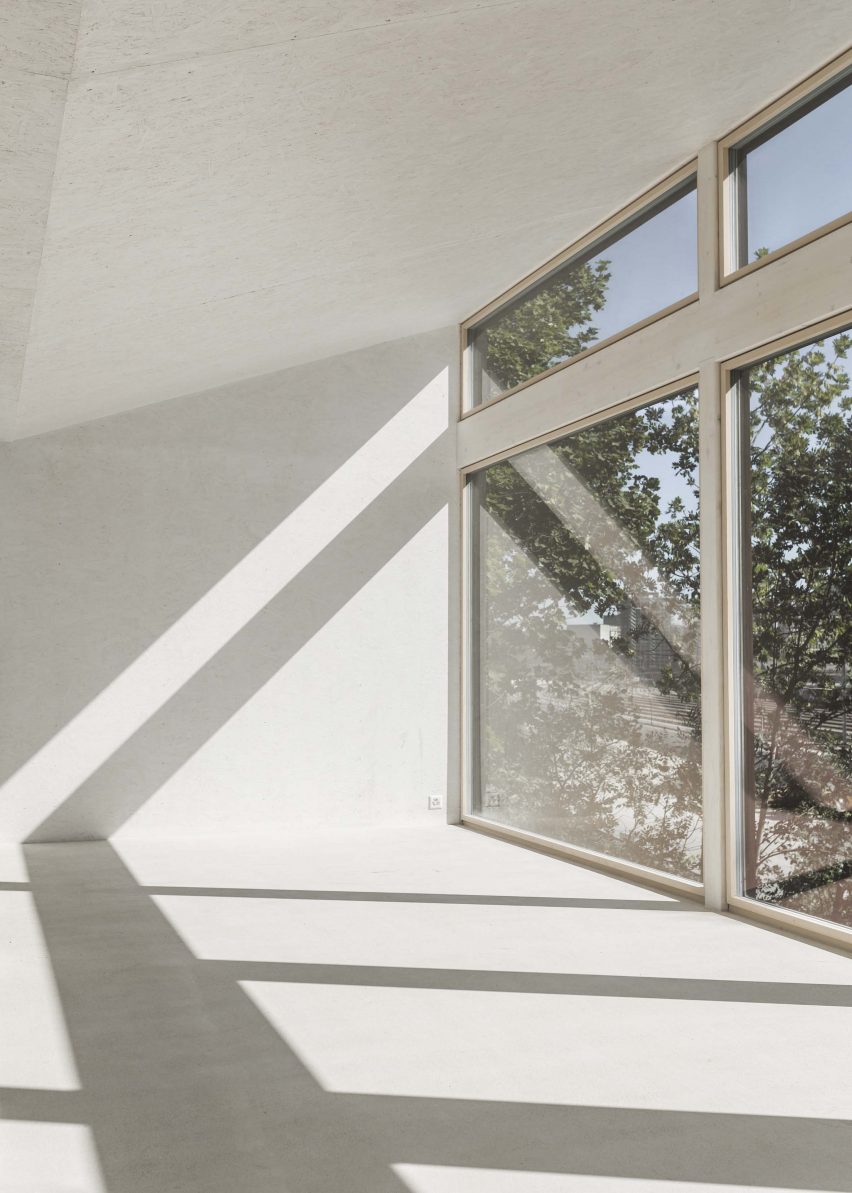 Casa CCFF by Leopold Banchini Architects in Lancy, Switzerland