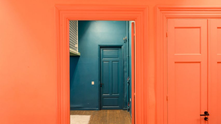 The best coral interiors: Waterfront Nikis apartment by Stamatios Giannikis