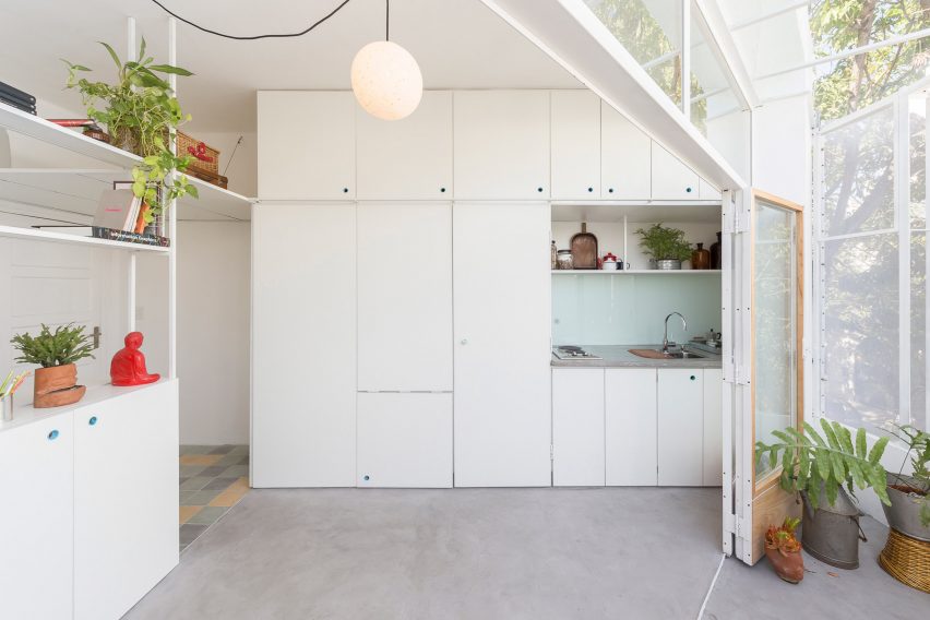 Tiny El Camarin apartment by IR Arquitectura