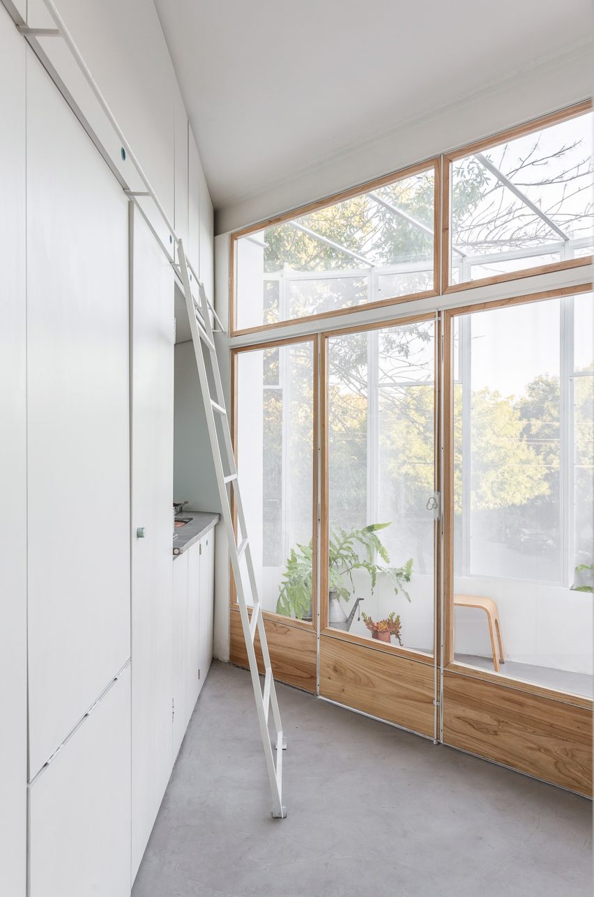 Tiny El Camarin apartment by IR Arquitectura