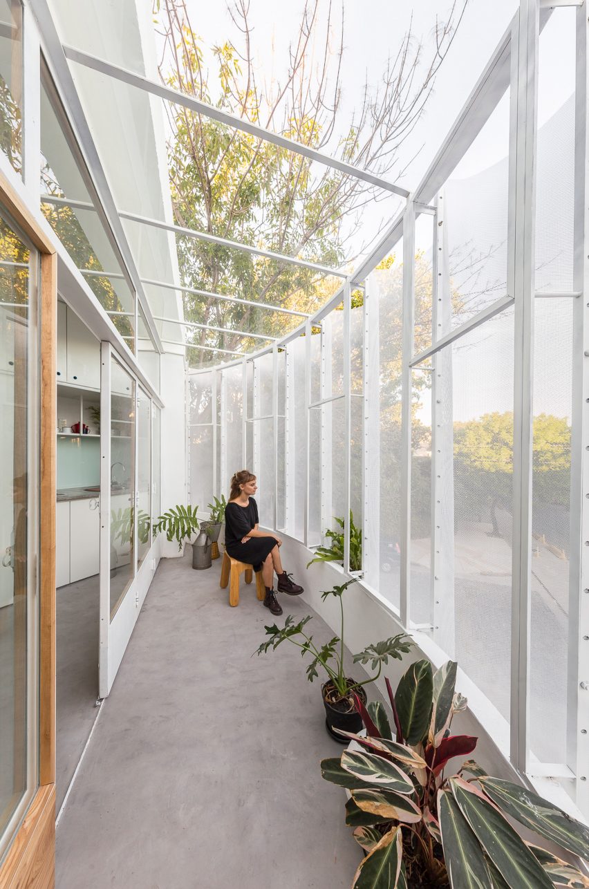 Tiny El Camarin apartment by IR Arquitectura
