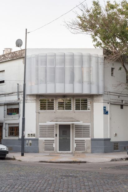 Tiny El Camarin apartment by IR Arquitectura