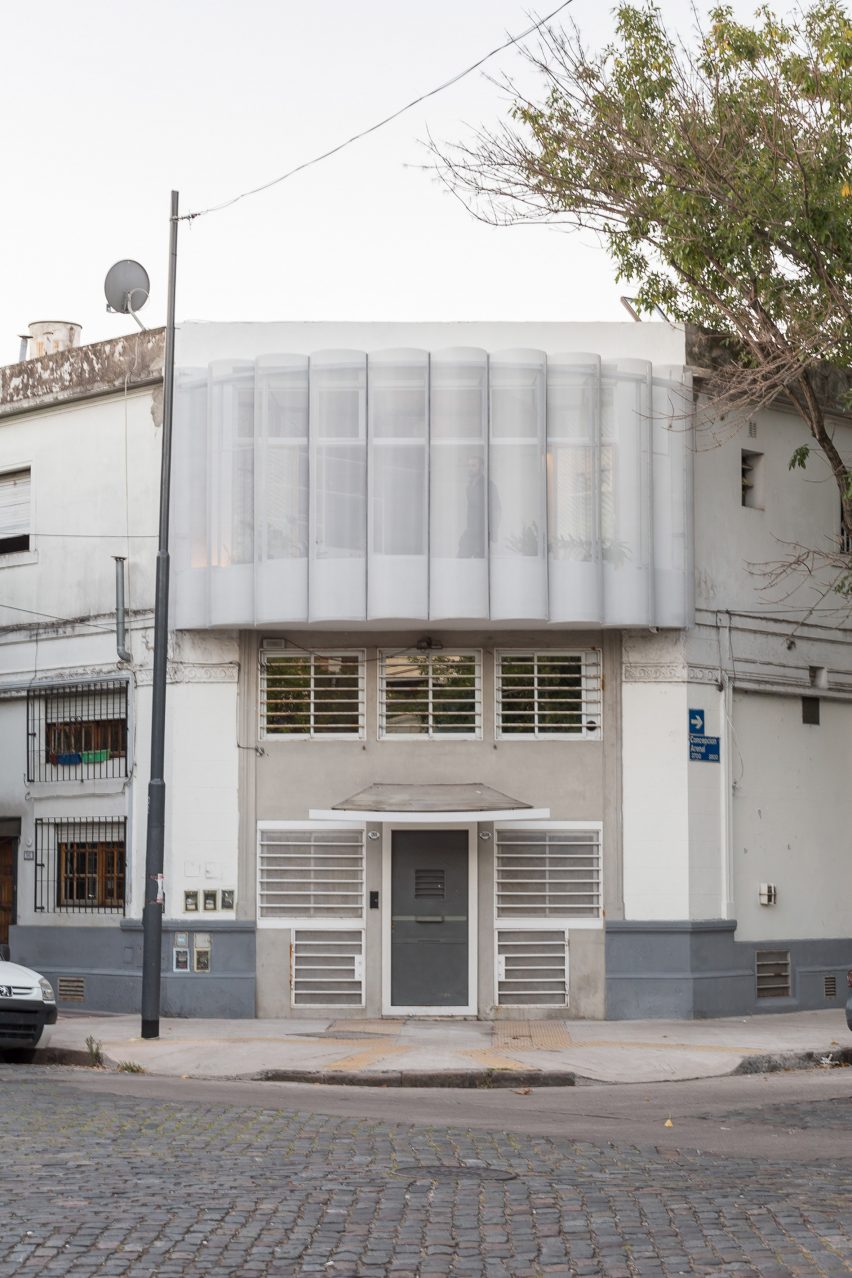 Tiny El Camarin apartment by IR Arquitectura