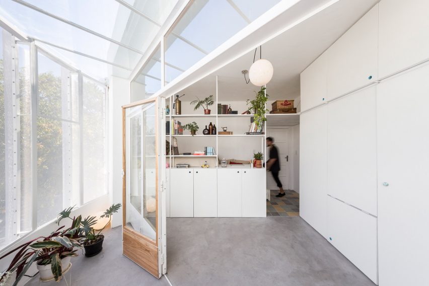 Tiny El Camarin apartment by IR Arquitectura