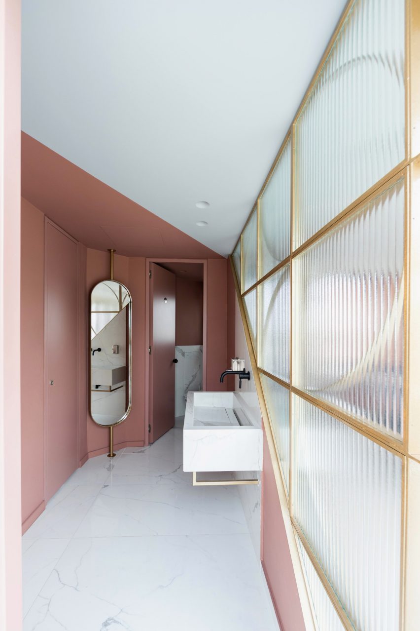 Fluo Evripidis hotel