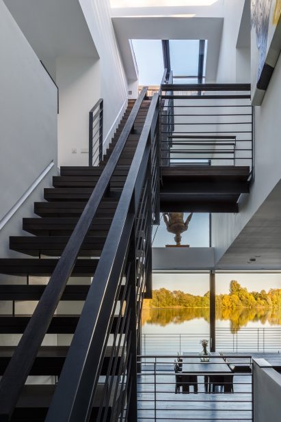 Glass Villa in the lake by Mecanoo in Lechlade, United Kingdom