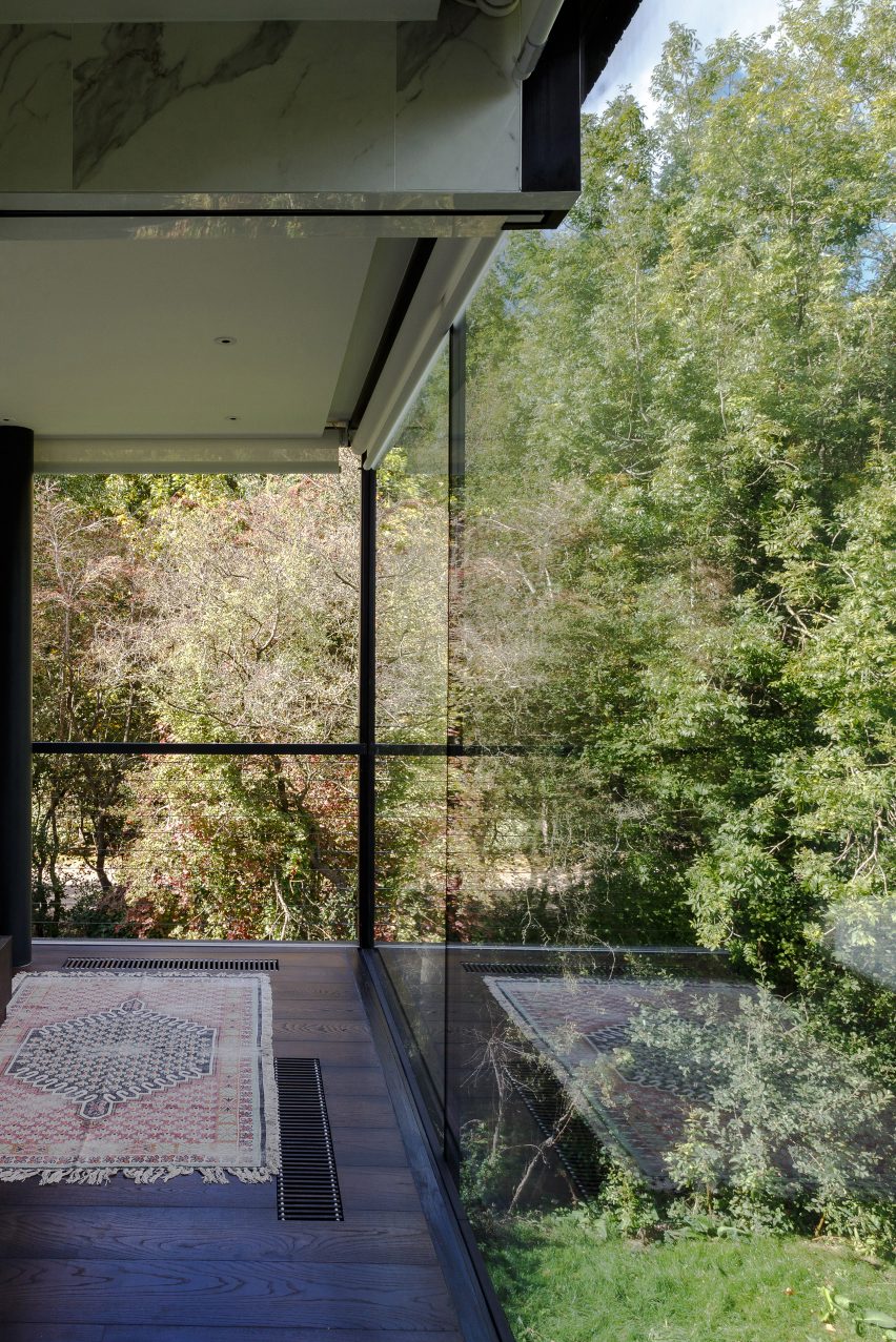 Glass Villa in the lake by Mecanoo in Lechlade, United Kingdom