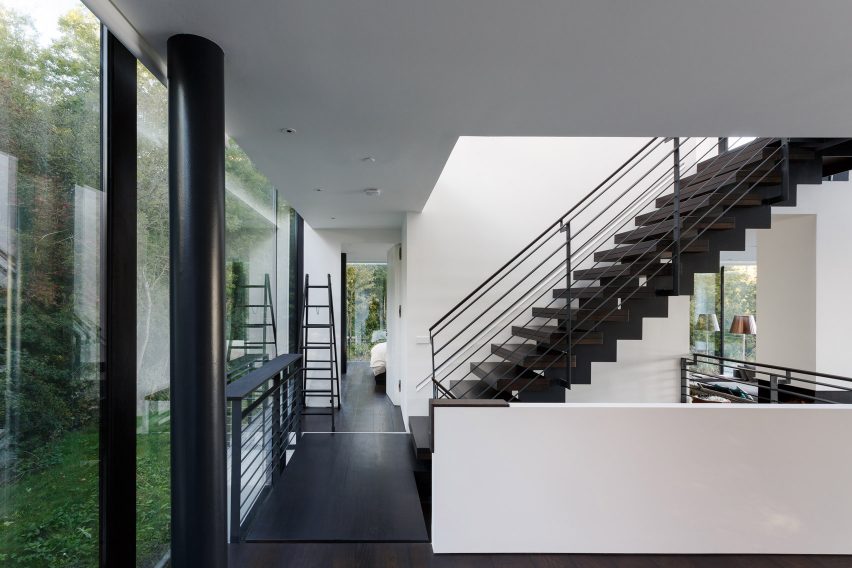 Glass Villa in the lake by Mecanoo in Lechlade, United Kingdom
