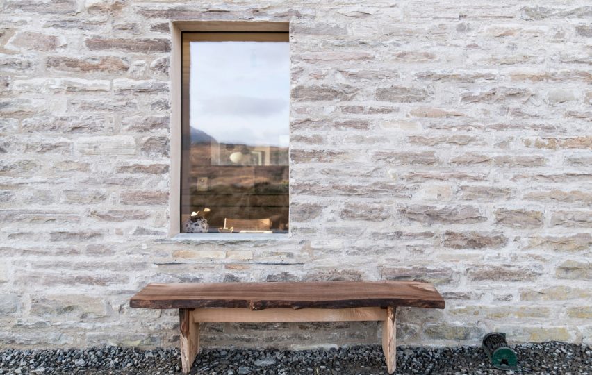 Latest Dezeen Weekly features a Scottish cottage and a 3D-printed vegan steak